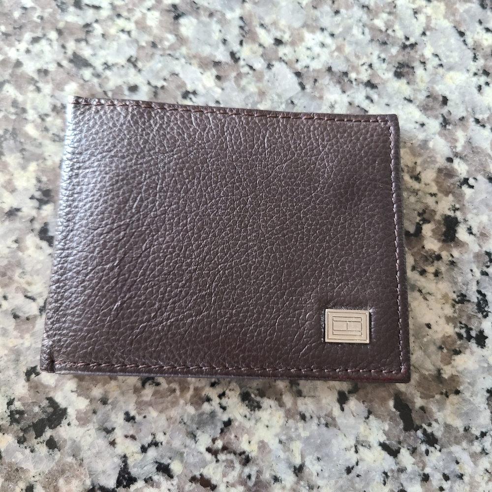 Tommy Hilfiger bifold wallet